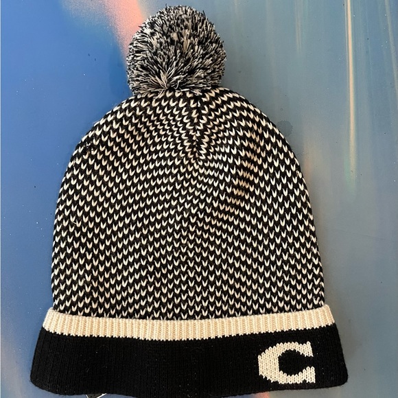 Black and white Coach toboggan - Picture 1 of 4
